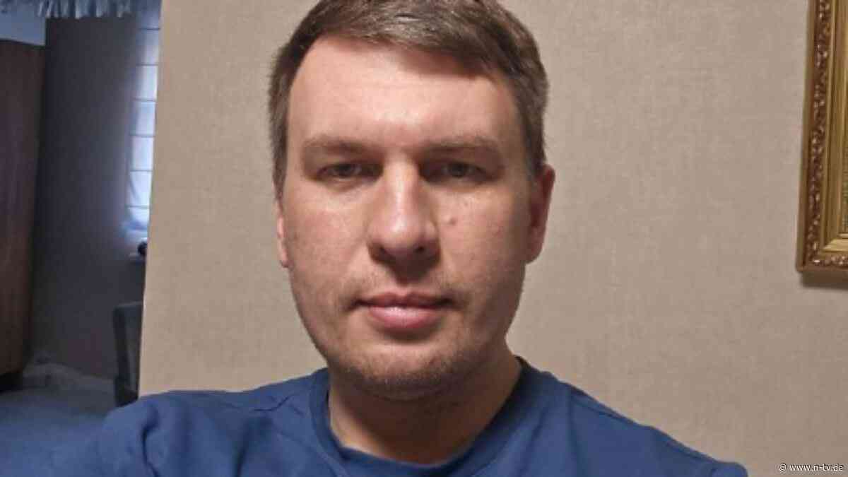 Zehn Jahre Haft möglich: Russische Behörden nehmen Blogger Monate nach Putin-Kritik fest