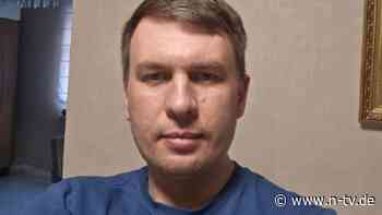 Zehn Jahre Haft möglich: Russische Behörden nehmen Blogger Monate nach Putin-Kritik fest