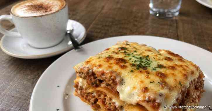 “Non ordinate il cappuccino dopo la colazione, anzi, non ordinatelo proprio al ristorante. E la pasta non è mai un contorno”: la Bbc detta 7 regole ai turisti inglesi in vacanza in Italia
