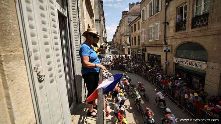 LIVE Tour de France | Grote groep rijdt weg, ploeg van groene trui Mads Pedersen in achtervolging