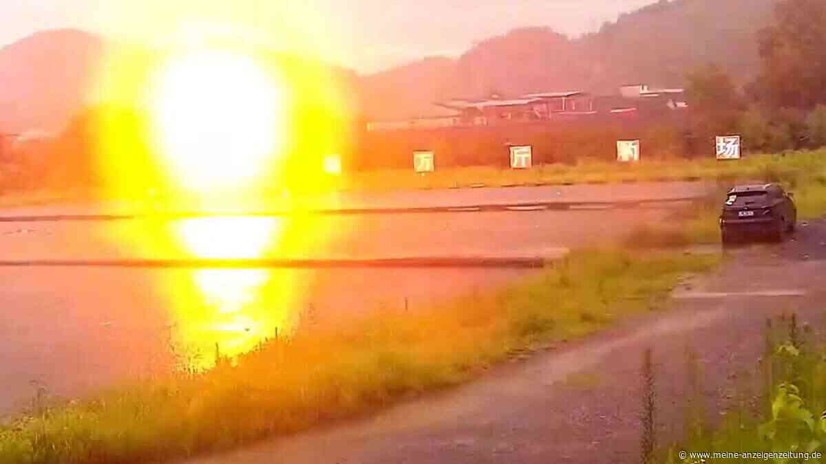 Angler von Blitz getroffen – Überwachungskamera filmt alles mit