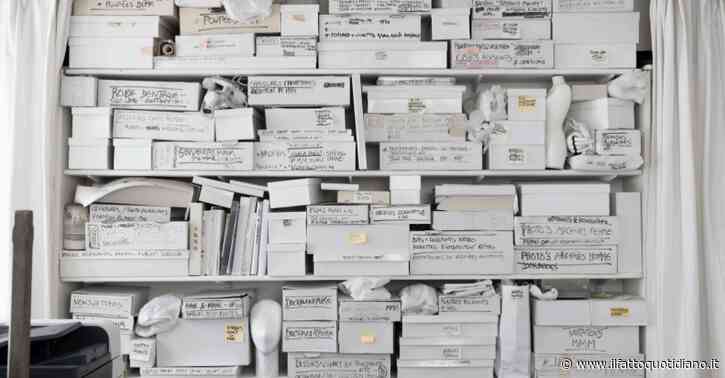“Era arrivato il momento di separarmi da una parte dei miei ricordi”: Martin Margiela mette all’asta il suo archivio personale e l’incasso è da record. Dalle Tabi da 364mila euro al telefono fisso da 13 mila, ecco cosa c’era
