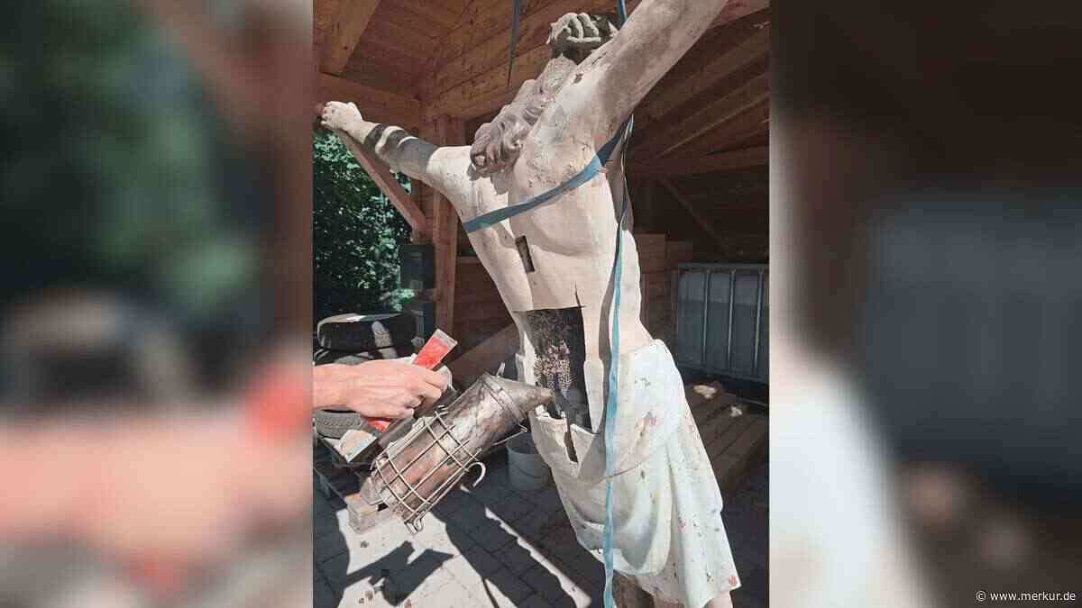 Bienen nisten sich in bayerische Jesusfigur ein: Imker rettet 40.000 Tiere