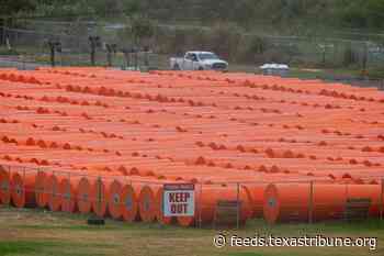 Drifting anti-immigrant buoys in Rio Grande temporarily close two bridges with Mexico