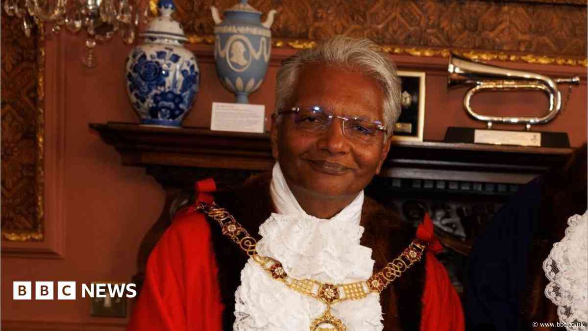Councillor quits over false Jewish ambulance posts