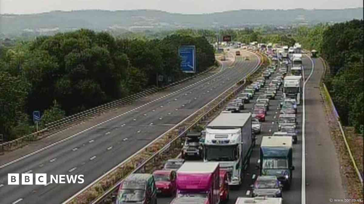 Traffic warning for drivers after motorway closure