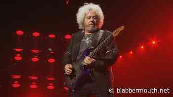 STEVE LUKATHER On EDDIE VAN HALEN Album He Is Working On With ALEX VAN HALEN: 'It's In Its Fetal Stages Right Now'