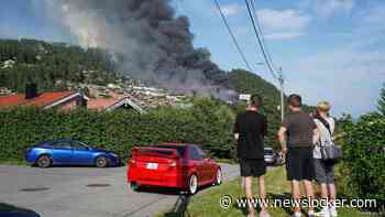 Ruim honderd huizen verwoest door grote brand in Noorwegen