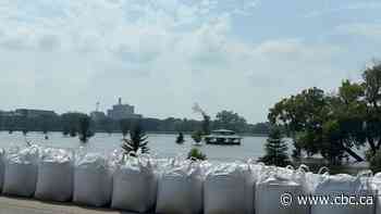Brandon floodwaters fall, Manitoba city remains on high alert
