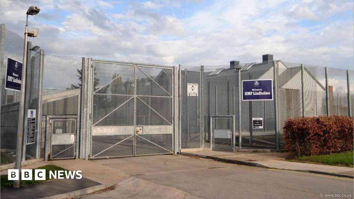 Trio tried bringing 'extremist' material into jail