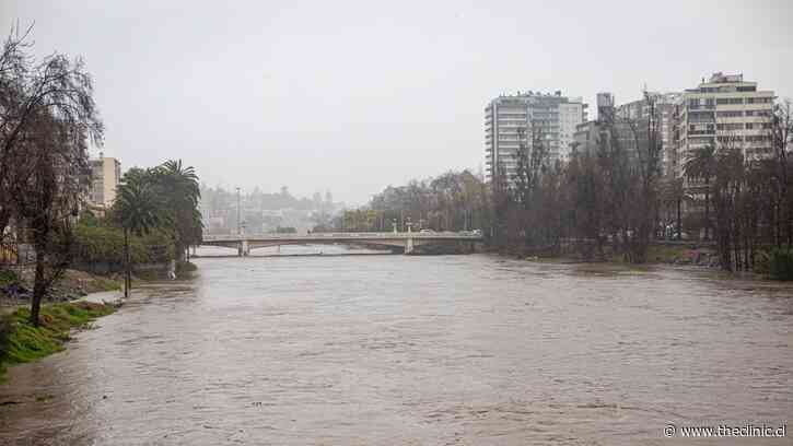 Ripamonti llama a la calma tras alerta SAE por crecida del estero Marga Marga y aborda posible cierre de puentes 