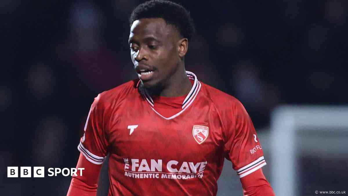 Tutonda signs for Accrington from Rochdale