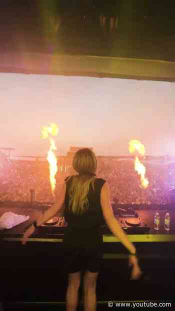 Justė lighting up the stage with her new tune “Just A Little” ❤️‍🔥 OUT NOW on Spinnin’!