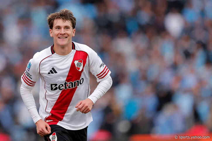 🔥​ Incredible! A Copa Argentina match played metres from a fire