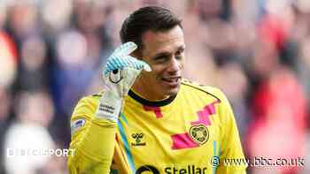 Hearts sign goalkeeper Reus as Schwolow departs