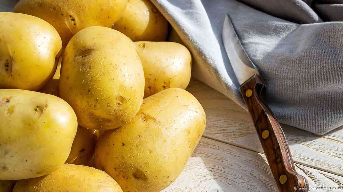 Potatoes will not sprout or wrinkle for 5 months if you keep them in 1 kitchen area