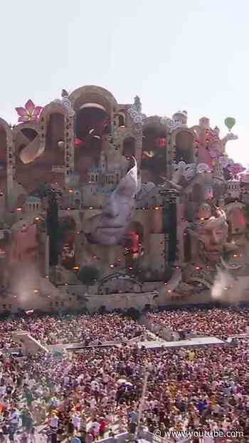 Who’s ready to jump to the sound of Bassjackers? Watch live at tomorrowland.com