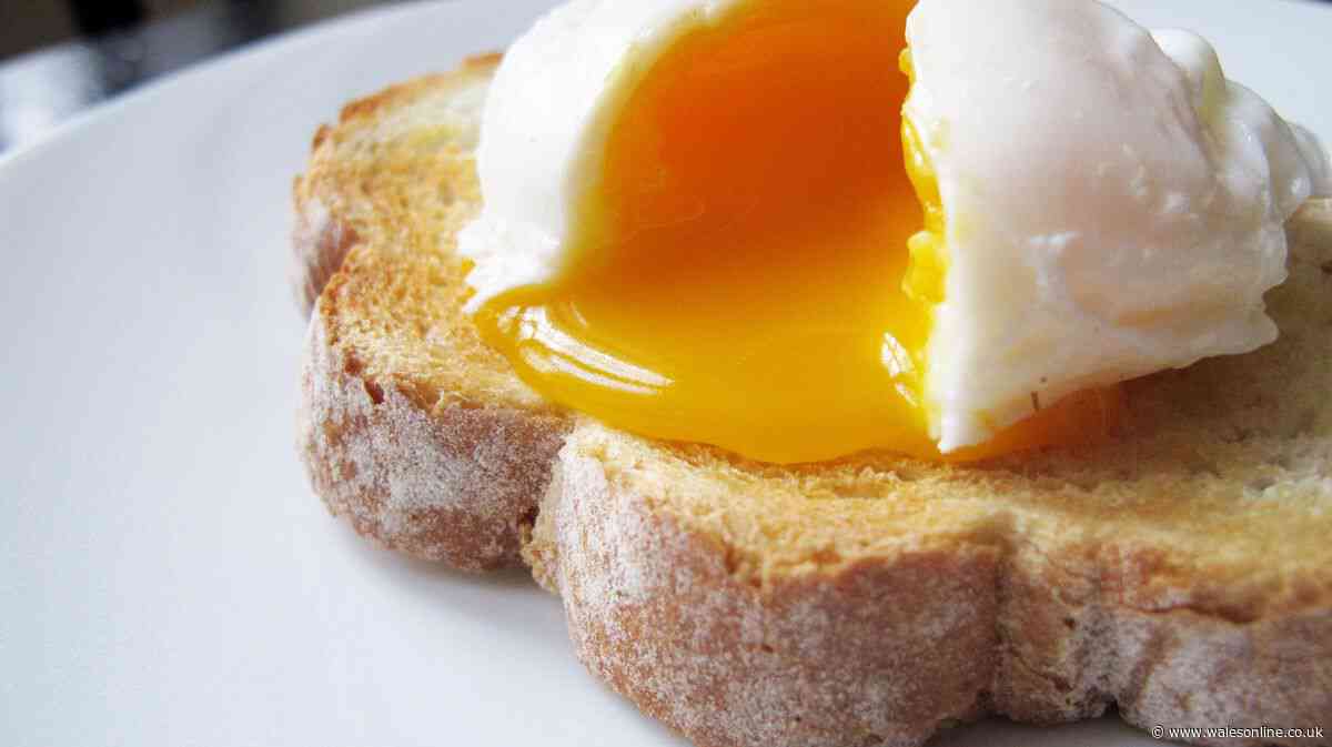 Eggs will be perfectly poached if you store them in one place before simmering