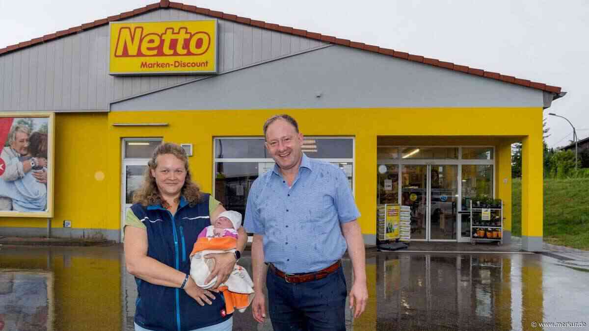 Oberbayerin bringt Baby auf Netto-Parkplatz zur Welt – ohne zu wissen, dass sie schwanger ist