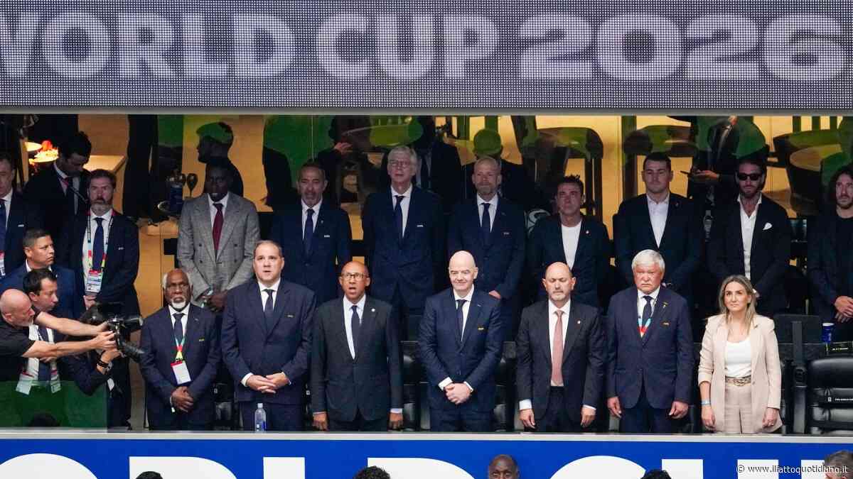 Questo non è calcio ma football-washing: Infantino cortigiano, Messi alle Falkland