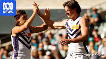 Live: Freo eases past Port after ridiculous five-minute blitz, Roos face Dees