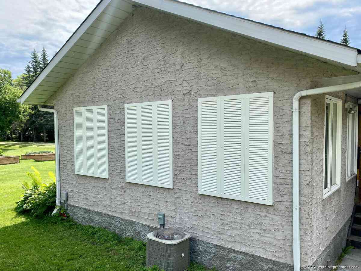 An open and shutters case