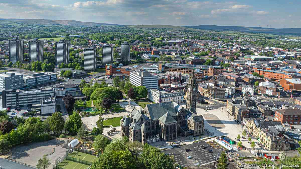 Councillors in Rochdale approve their own pay rise despite cost of living crisis