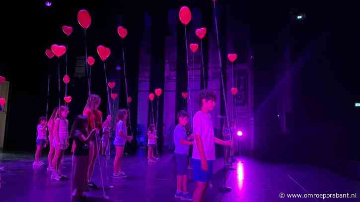Kinderen uit Eindhovens azc schitteren in voorstelling in het Parktheater