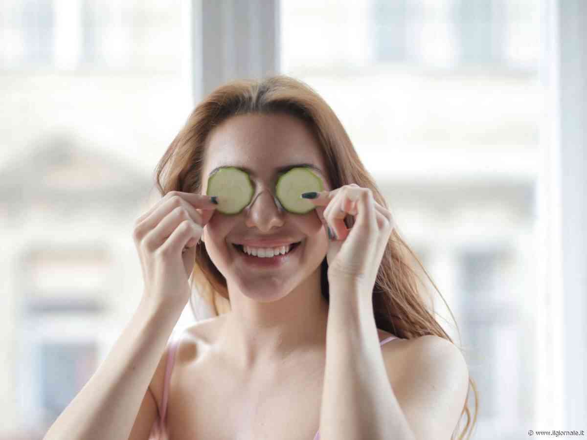 Occhi gonfi e occhiaie in estate, i metodi naturali per uno sguardo riposato