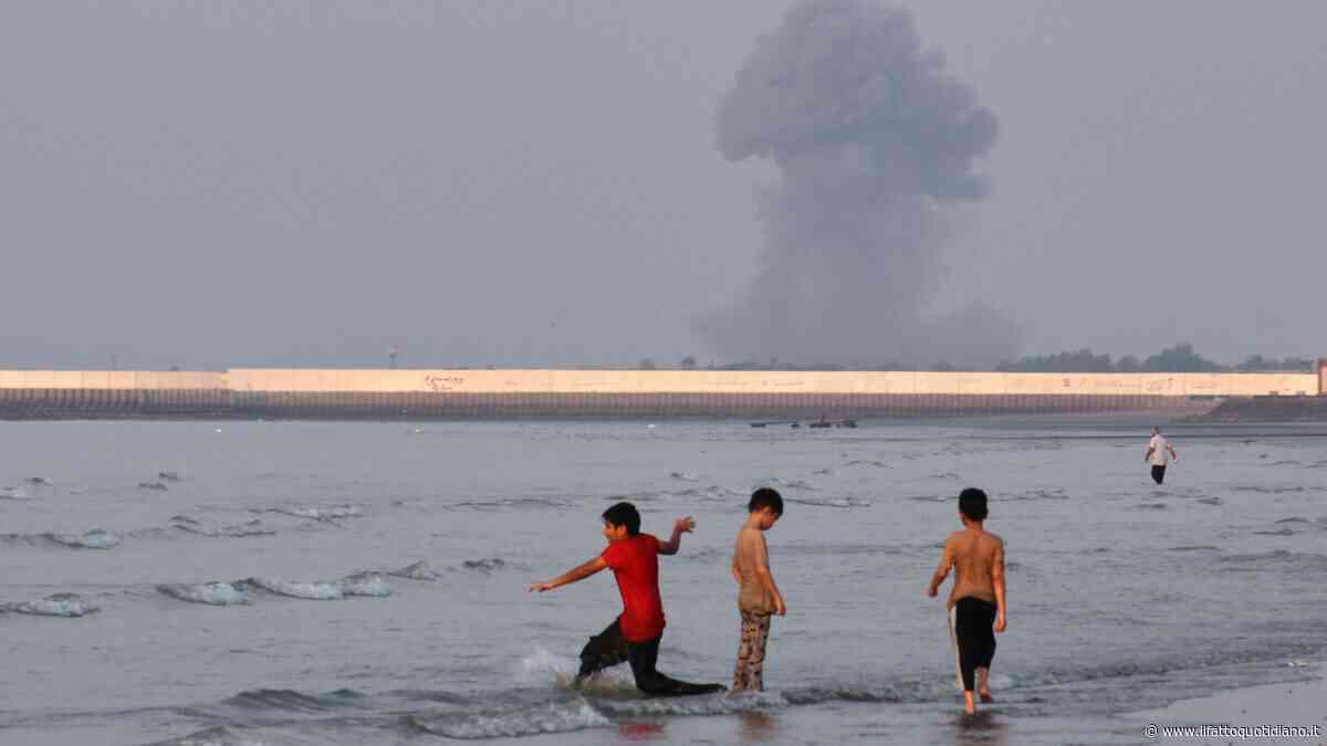 Settima notte consecutiva di raid Usa contro l’Iran. Teheran contrattacca: “Colpita base statunitense in Bahrein”