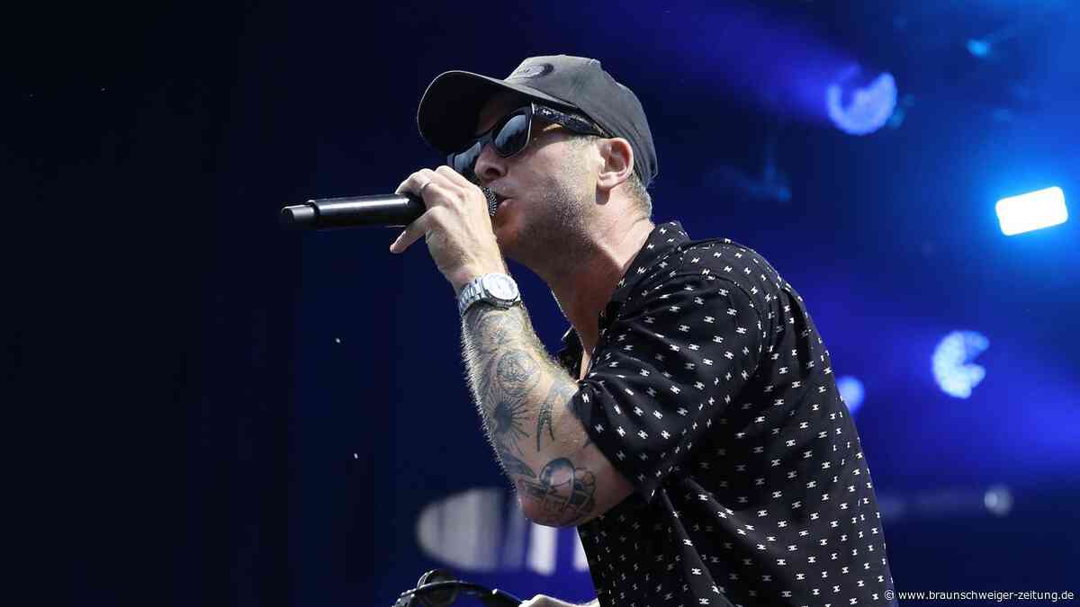 OneRepublic in der Autostadt: Ryan Tedder veralbert Wolfsburgs Wahrzeichen