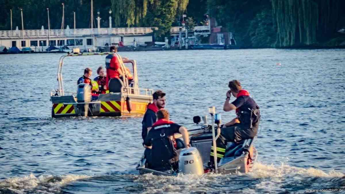 Paar fällt bei abendlichem Bootstrip in die Alster – war Alkohol im Spiel?