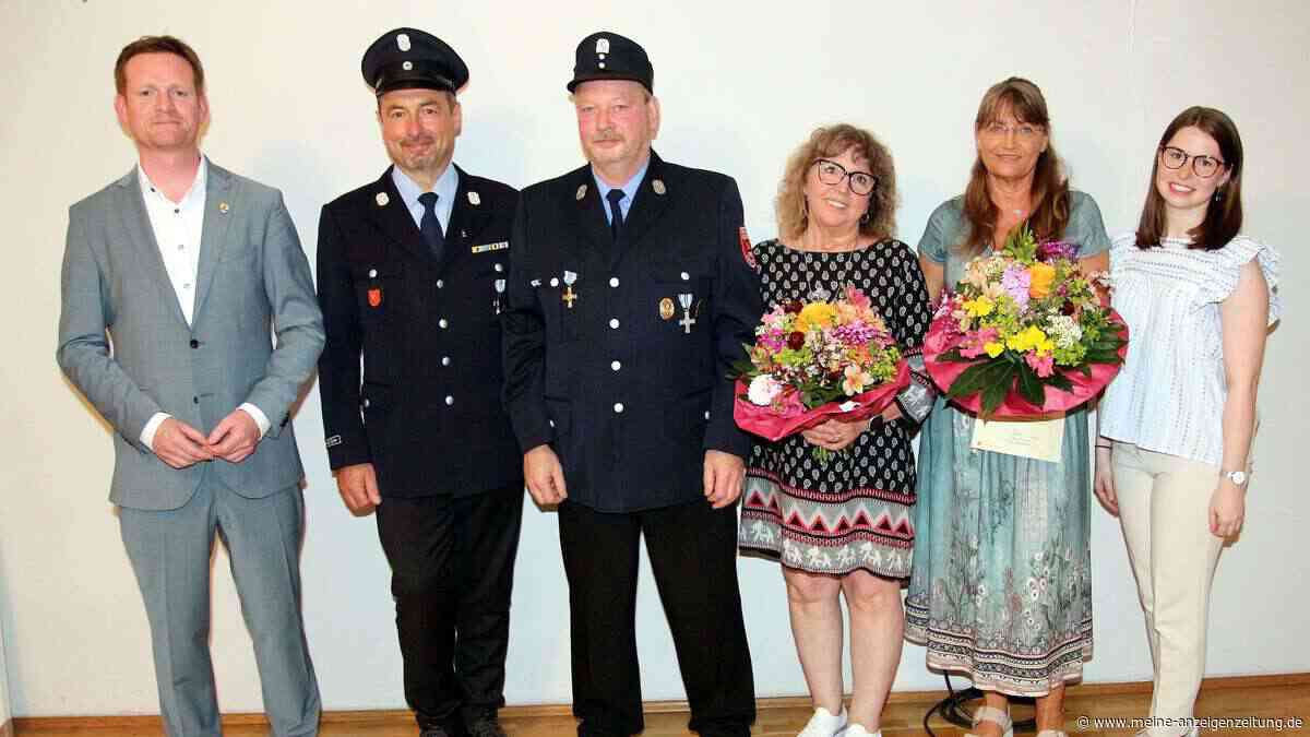 40 Jahre im Einsatz: Zwei Feuerwehrmänner in Pastetten geehrt