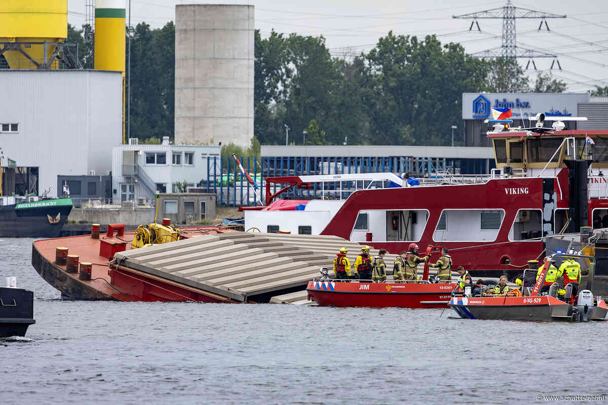 Opvarende duwboot vermist in Amsterdam, bergingsoperatie gestart