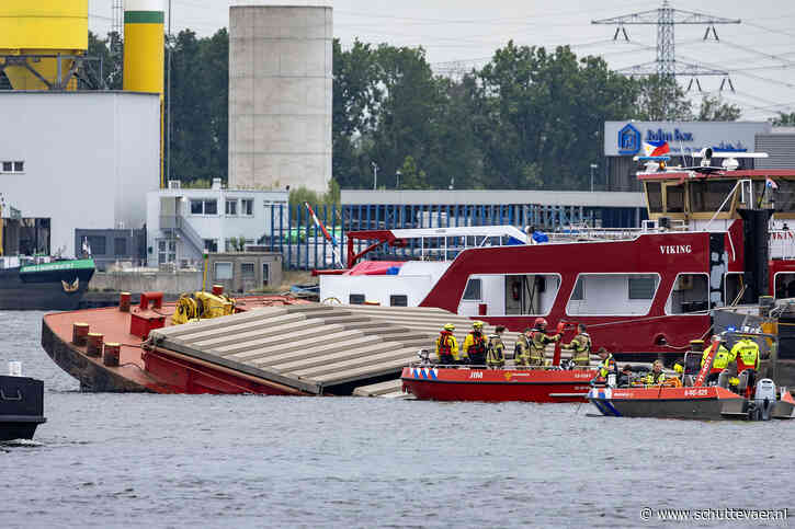 Opvarende duwboot vermist in Amsterdam, bergingsoperatie gestart