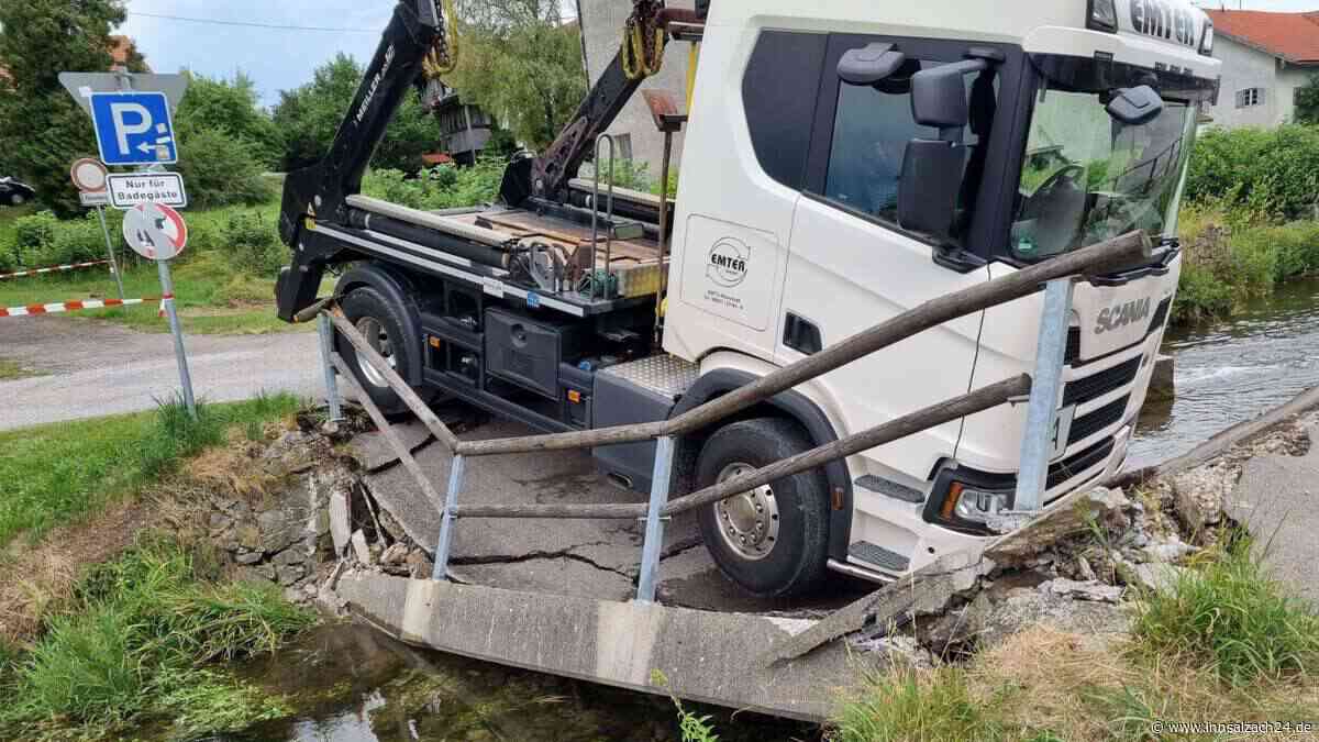Brücken-Einsturz in Oberbayern: Lkw stürzt in Bach – Schaden von 70.000 Euro