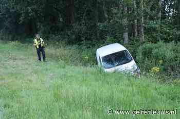 Minderjarige beschonken bestuurder belandt met voertuig in sloot