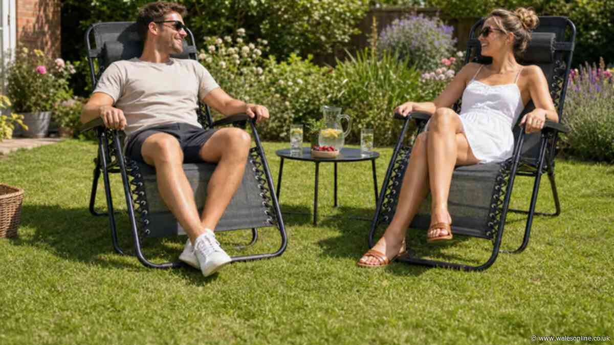 Save £110 on reclining sunloungers worth £149 in flash heatwave deal