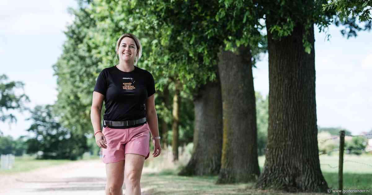 Vorig jaar stopte Rianne (41) na 1 dag: haar man Rik lag op sterven. Nu loopt ze alsnog voor dat tiende kruisje
