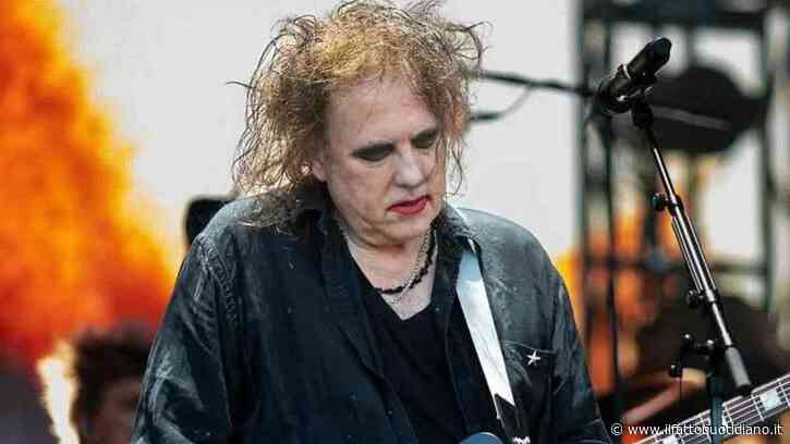 Robert Smith dei Cure boccia l’halftime show dei Mondiali e punta il dito contro FIFA, Infantino e l’arrivo di Trump alla finale
