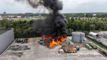 Weer flinke brand bij afvalverwerker, dikke zwarte rookwolken zichtbaar