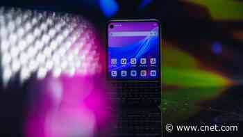 This Adorable BlackBerry-Inspired Phone Keeps Me Focused in Ways I Didn't Expect