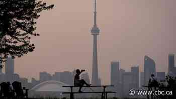 Smoke levels increase across most of Greater Toronto Area with relief expected from afternoon showers