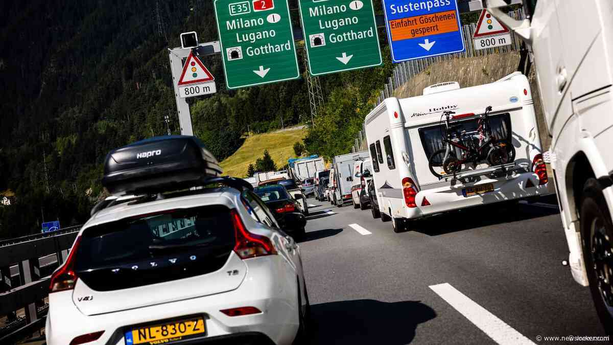 Urenlange files in Europa, vakantiegangers staan drie uur stil voor Gotthardtunnel