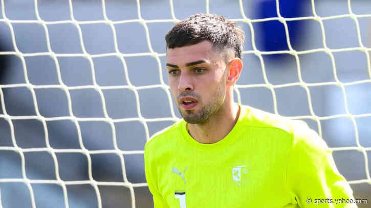 Cheltenham sign goalkeeper Stanway from Barrow