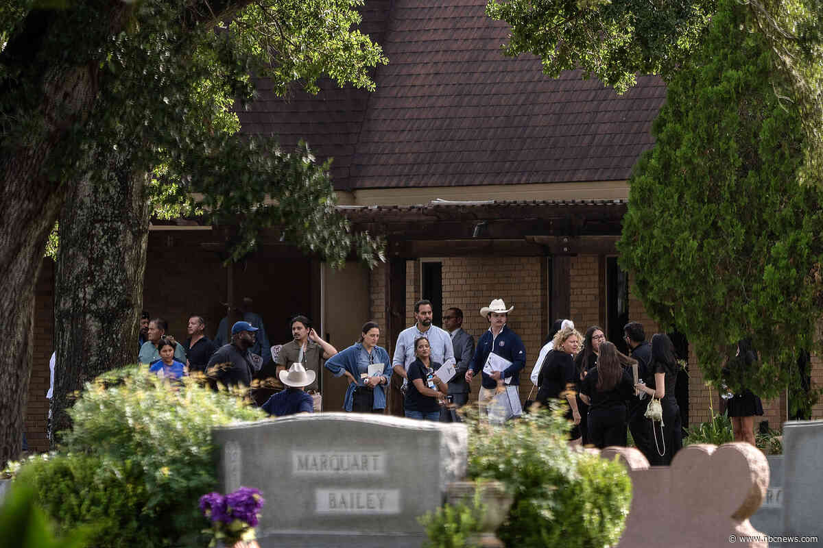 Anguish and disbelief at wake for Lorenzo Salgado Araujo, killed by ICE in Houston