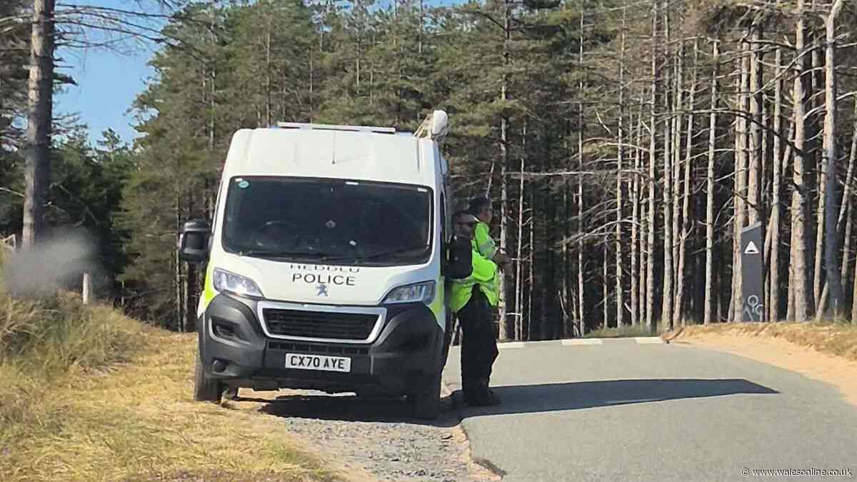 Police set up checkpoint at popular Anglesey beach as wildfire fears grow