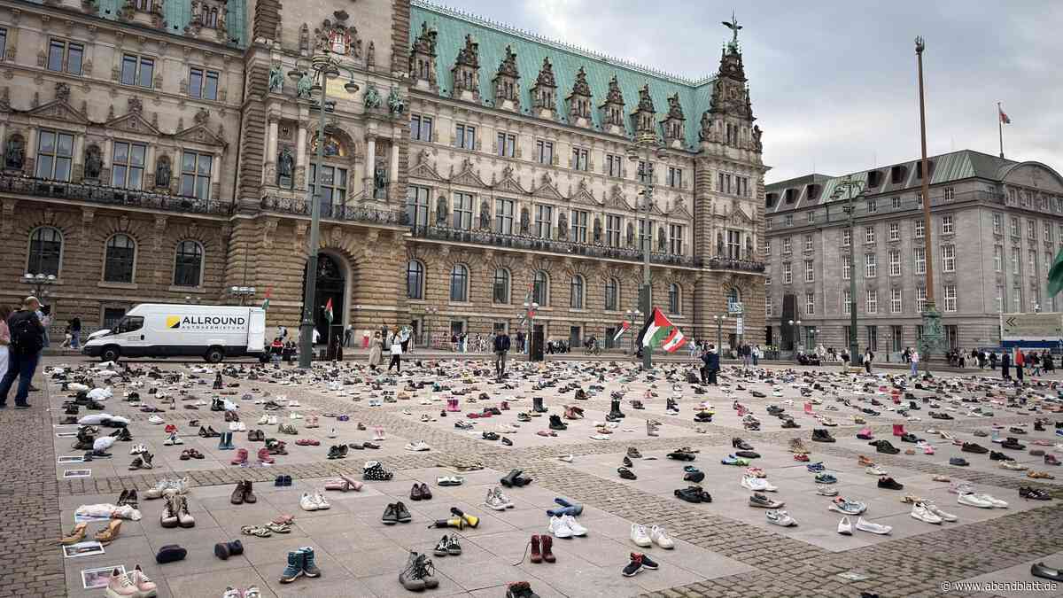Gespenstische Szenen auf Hamburger Rathausmarkt – Warnung an Eltern