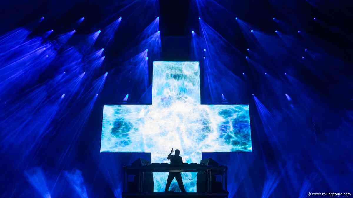 See Martin Garrix Debut New U2 Collaboration ‘Fireflies’ With the Edge at Tomorrowland