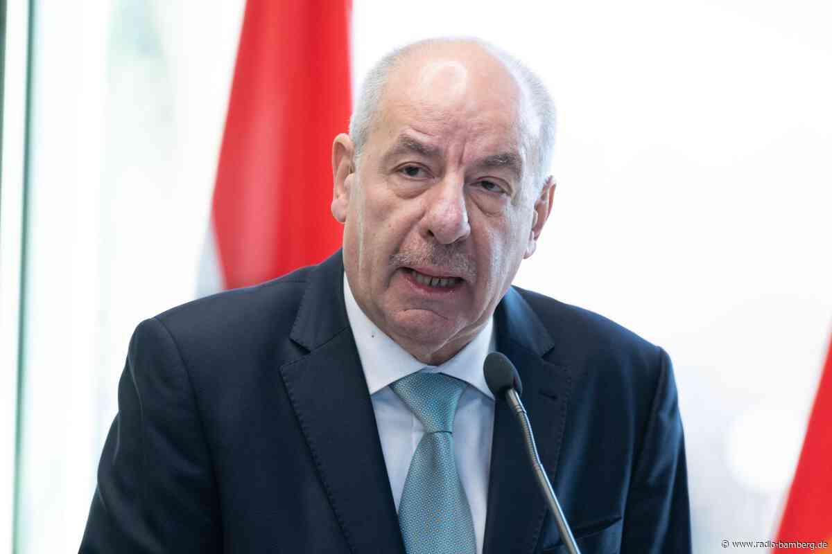 Ungarn: Präsident macht Weg zu eigener Absetzung frei